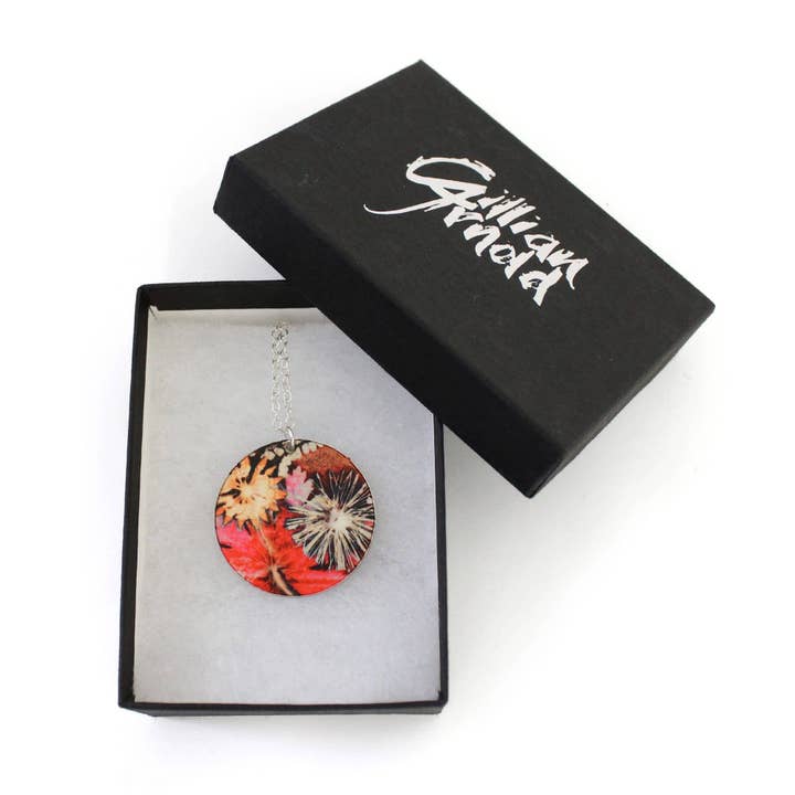 Collier à pendentif éclat d'automne d'inspiration botanique pour la vente par Gillian Arnold Jewellery