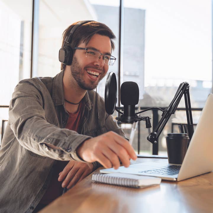 JupiterGear Home - Wholesale Small/handheld appliance - Emerson USB Gaming and Streaming Condenser Microphone1