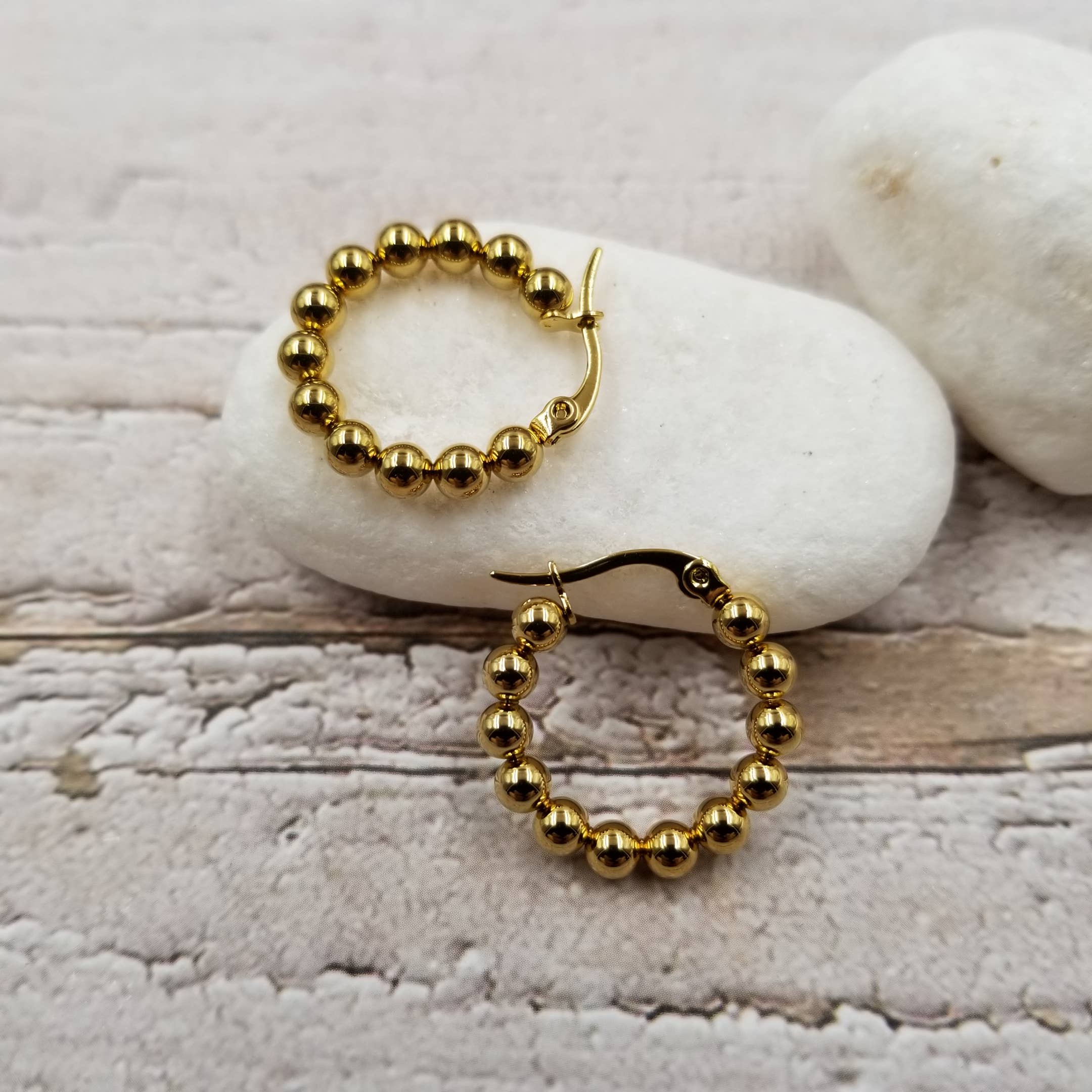 Treasure Wholesale - Vente Créoles - Créole à perles en or classique1