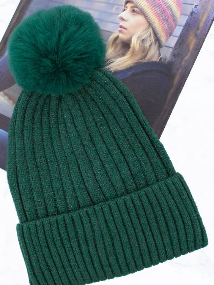 Semi Shiny Plain Color Beanie med Pompom for engroshandel hos Suzie Q USA