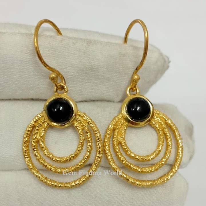 Schwarzer Onyx 925 Sterling Silber vergoldete Ohrhänger für den Großhandel von Rishi Jewelry