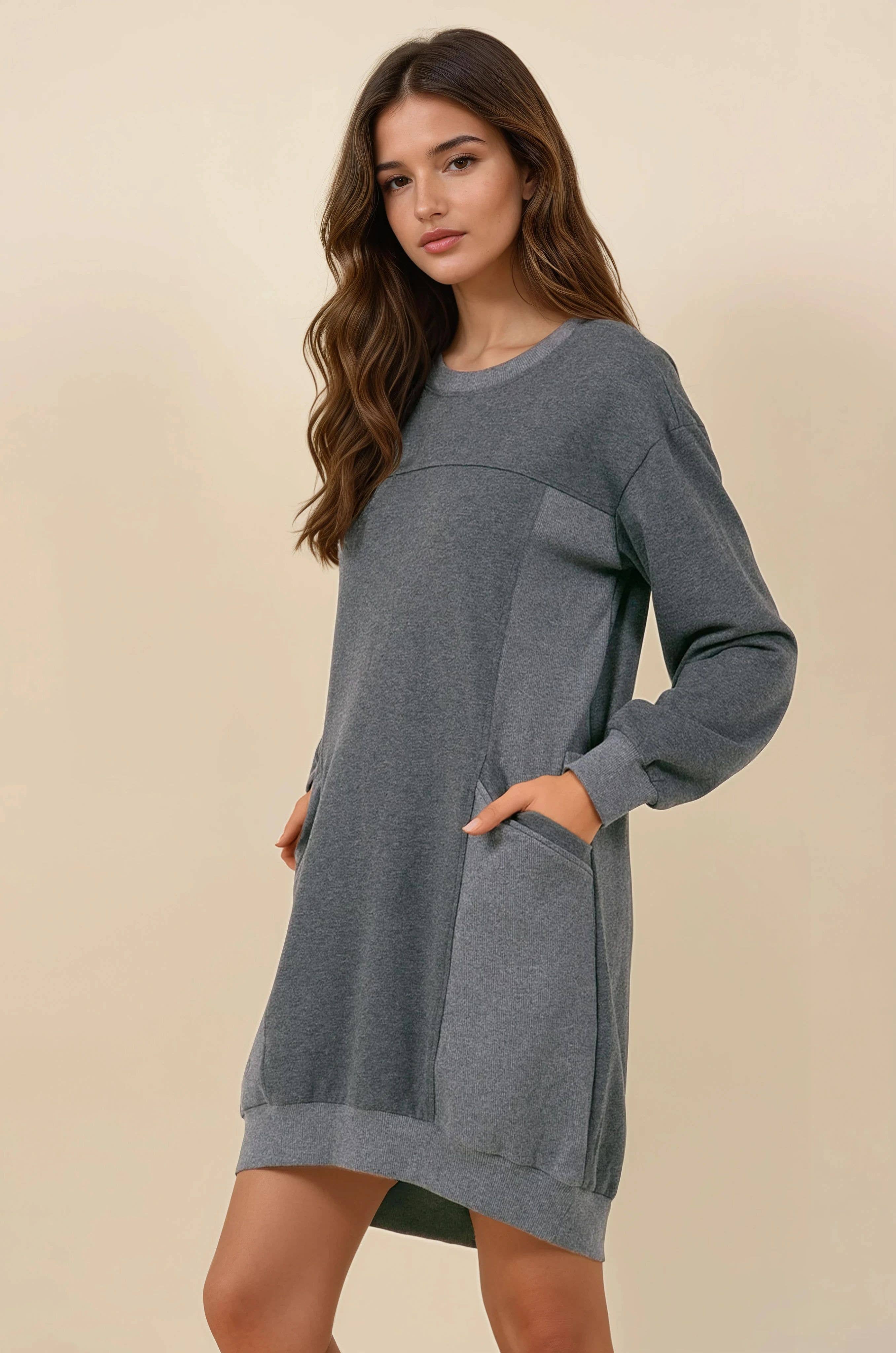 Doe and Rae – Großhandel Kleid – Damen – Hi-Lo Minikleid aus geripptem French Terry in Kontrast - 27865D7