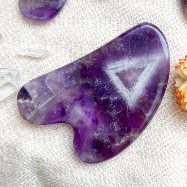 Amethist Gua Sha Steen Gezichtsmassage Zelfzorg Spa Cadeaubox voor wholesale door Fractalista Designs