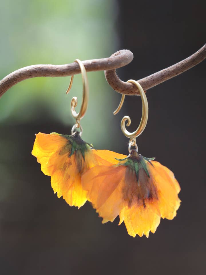 Boucles d'oreilles à fleurs de pavot jaune pour la vente par Lakoo Designs