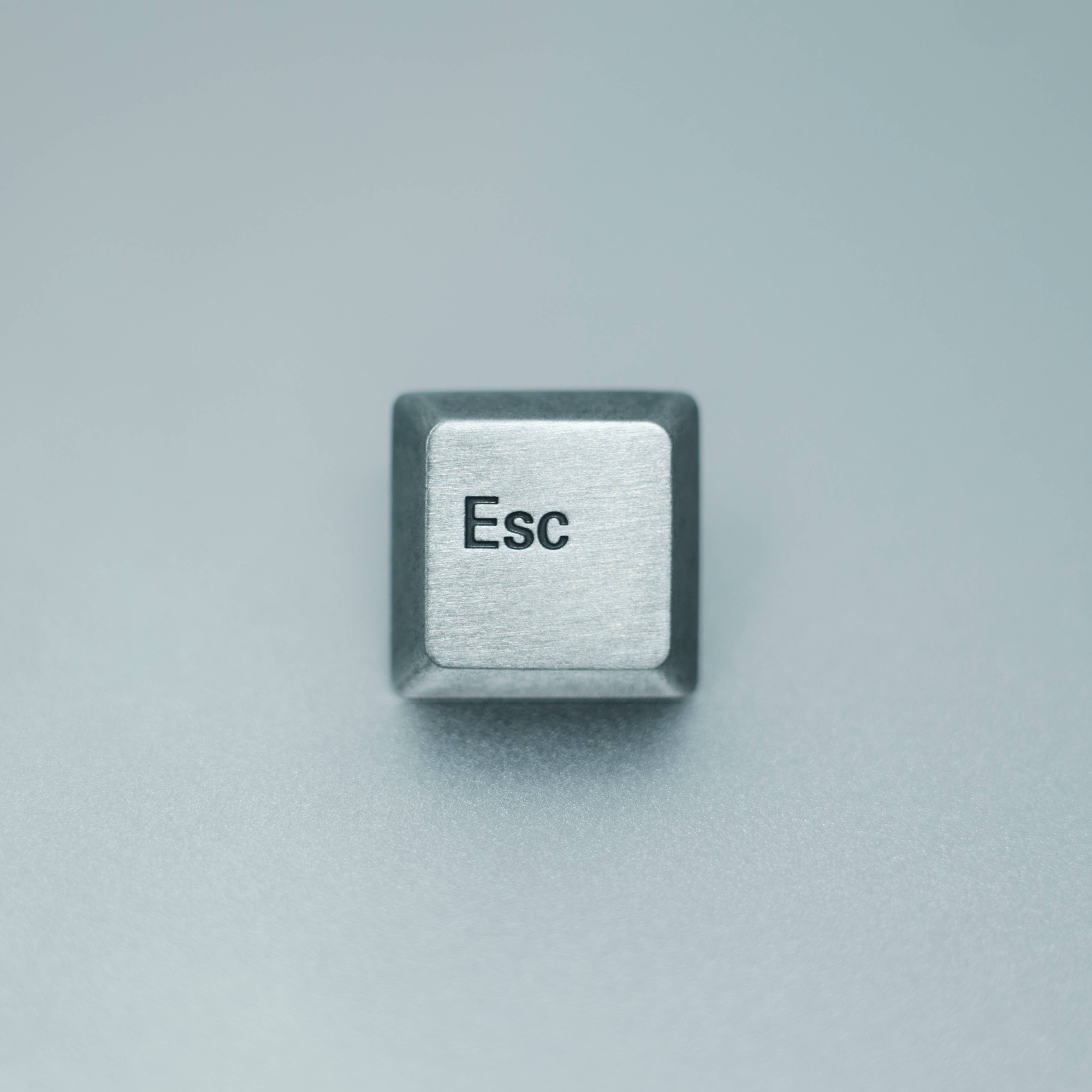 Mean Folk – wholesale Nål och knapp för kavajslag – Esc Tangent Pin1