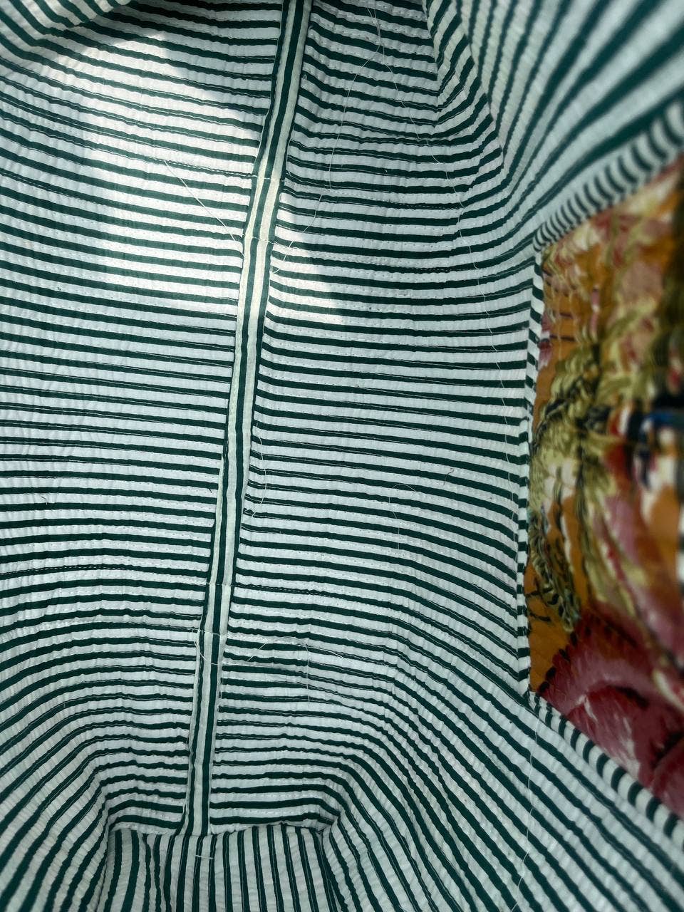 bhavnas boutique – Großhandel Lebensmittel-/Einkaufstasche – Gepolsterte Einkaufstasche aus Baumwolle mit Pfauendschungel5