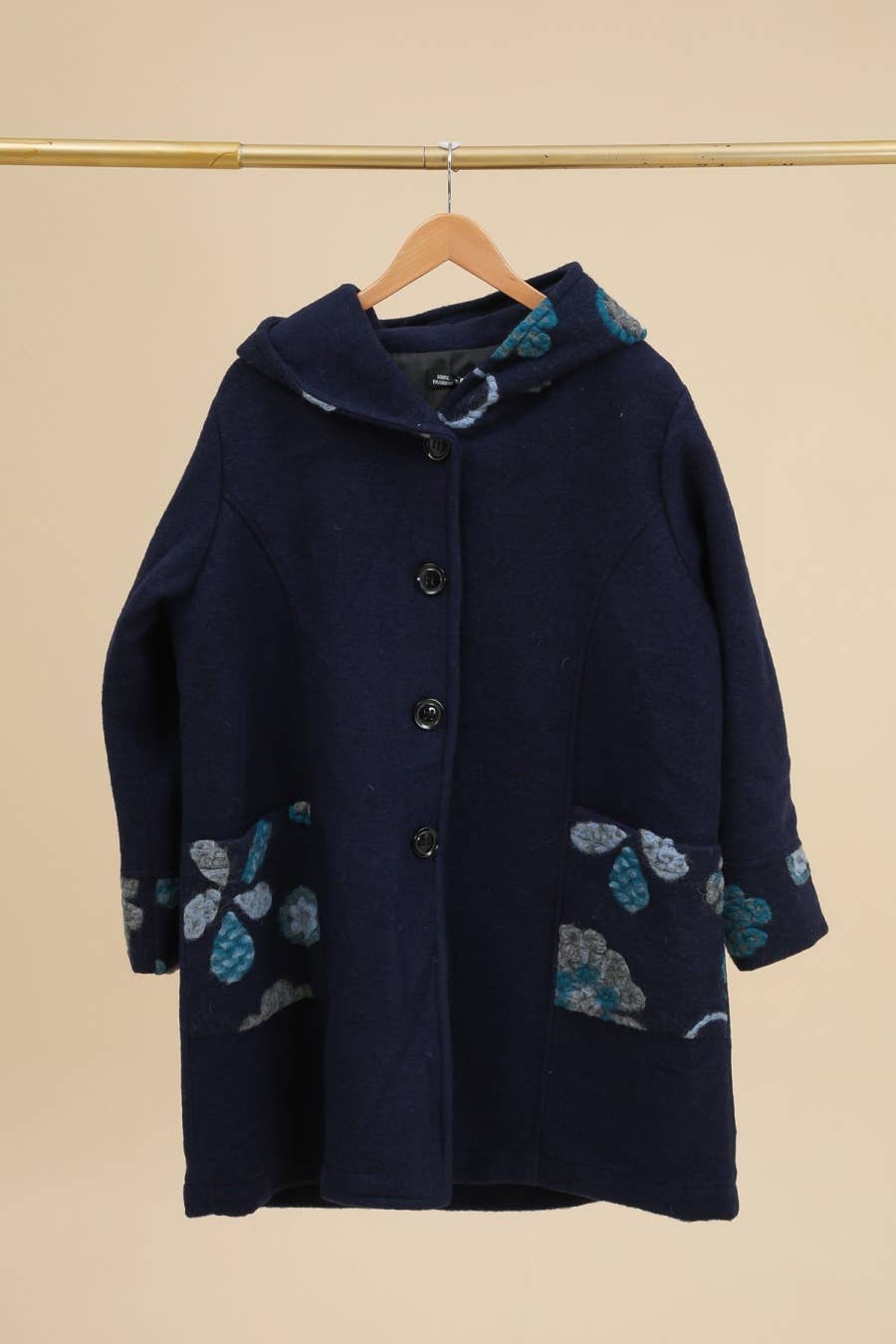 la maison des fibres naturelles – wholesale Rock - Dam – Broderad kappa 99025 80% ull 20% polyester24