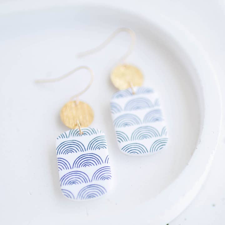 Boucles d'oreilles en argile | Pendants Indigo Hope | Collection Indigo Daydream pour la vente par Hazel n Blue