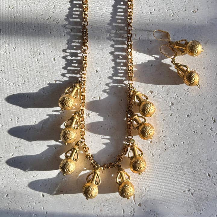 Collier Amphoriskos pour la vente par We Dream in Colour