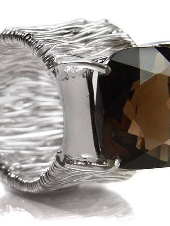 Escalera italiana con anillo de piedra cuarzo ahumado para venta al por mayor de Sikara & Co.