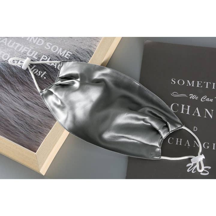 Neuf, fabriqué aux États-Unis | 2 paquets de masques protecteurs en soie | Lavable et réutilisable | Confortable | Masque facial pour soins de la peau, 1 paquet. pour la vente par FanakoStudioNYC