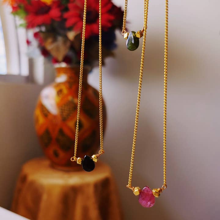 Collana solitaria Tourmaline Gumdrop per la vendita all'ingrosso da parte di MINU Jewels