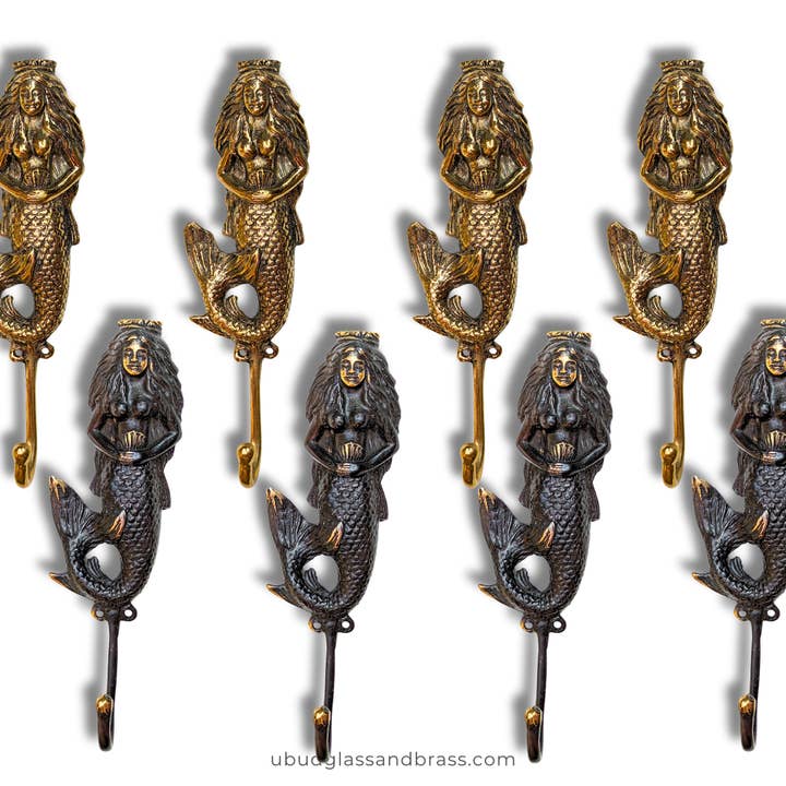 Set med 4 väggkrokar i massiv mässing med sjöjungfrutema – Inredning för kustbad och strandhus för wholesale av Ubud Glass