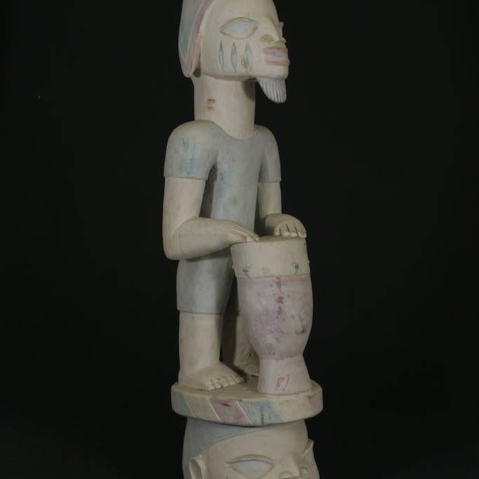 Yoruba Guelede maske — trommeslager top — stor for engroshandel hos The Niger Bend