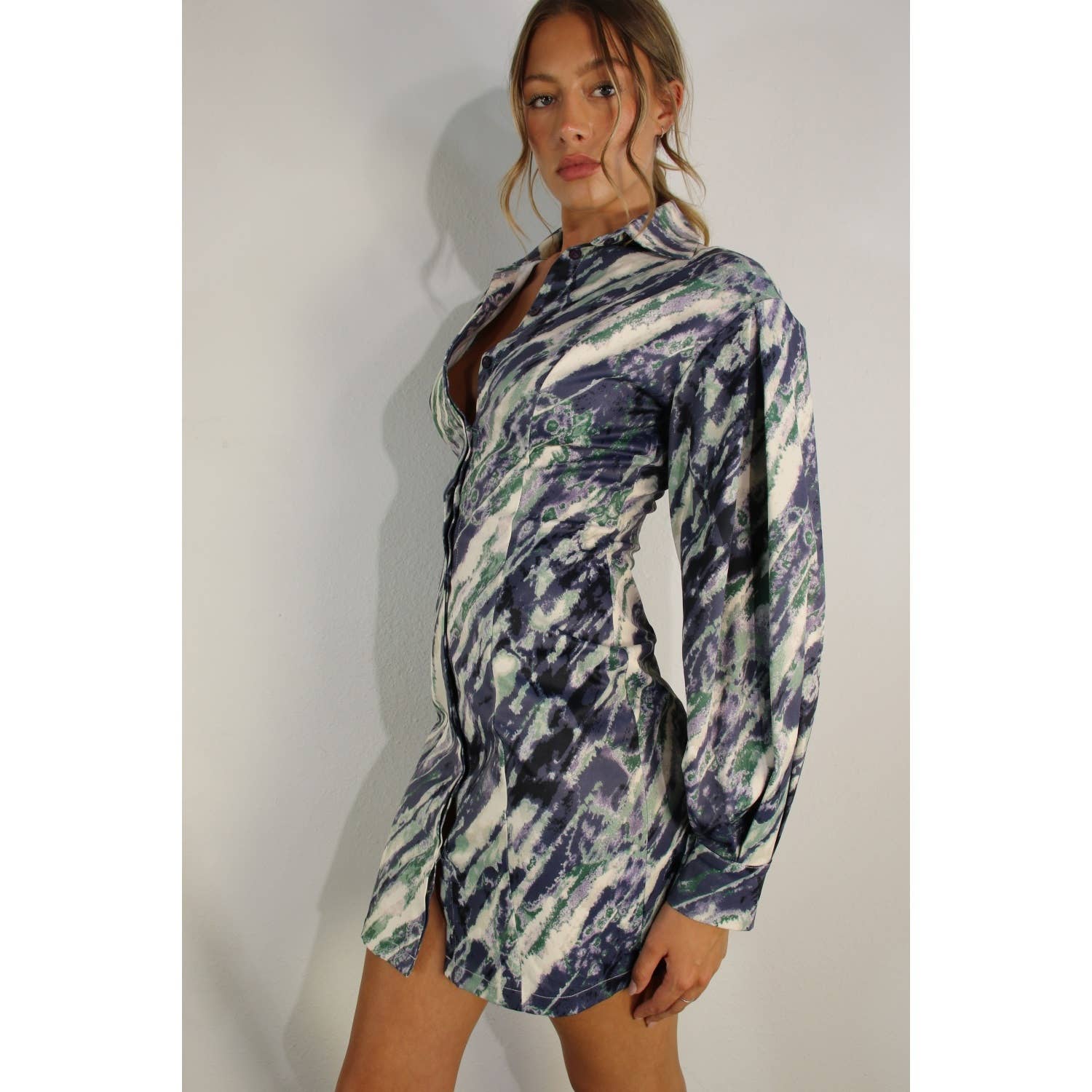 MARINEBLAU MULTI SCHWERES BAUMWOLL-MINIKLEID MIT BALLONÄRMELN für den Großhandel auf Faire15