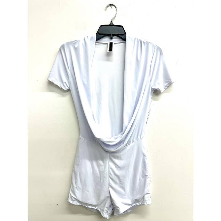 J7963 COWL HALS ROMPER för wholesale av Uptown Apparel