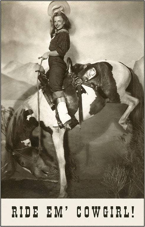 Found Image Press - Vente Cartes postales - Carte postale CG-56 Montez-les Cowgirl, Femme sur cheval sauvage0