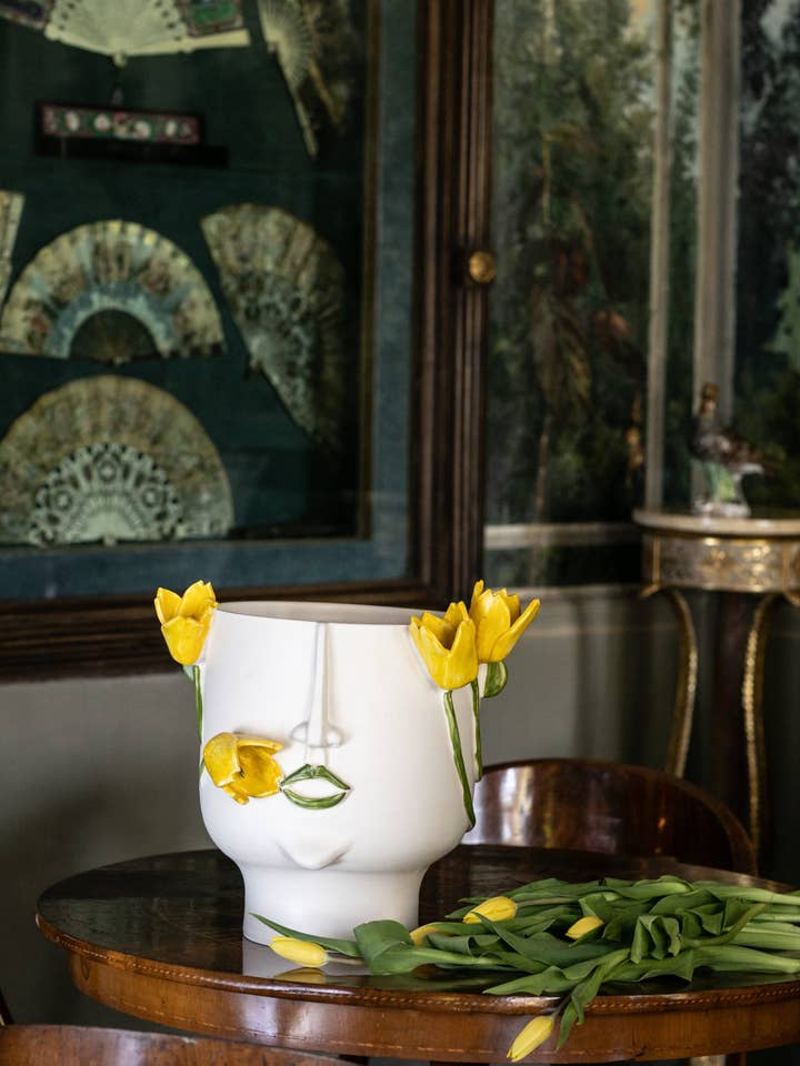 Tullia, La Femme Aux Tulipes Jaunes, Grande Tête pour la vente par PATRIZIA ITALIANO