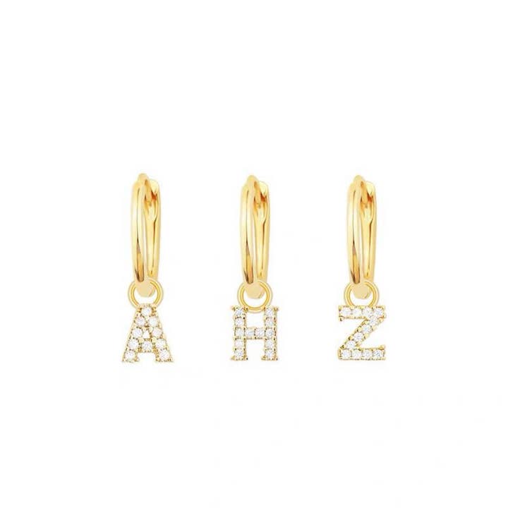 Massor av Huggies för wholesale av Anna Lou of London