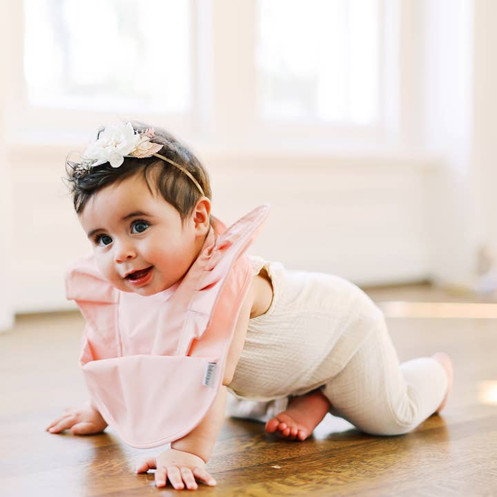 BIBTIQUE – Großhandel Lätzchen – Baby – Pink Blush Angel Lätzchen Mädchen Rüsche Wasserdicht Babylätzchen
