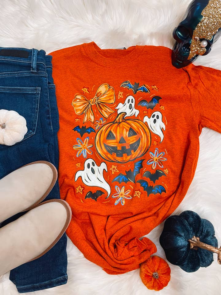 Girly Halloween Collage Grafisk T-shirt (S-2XL) for engroshandel hos The Sassy Owl