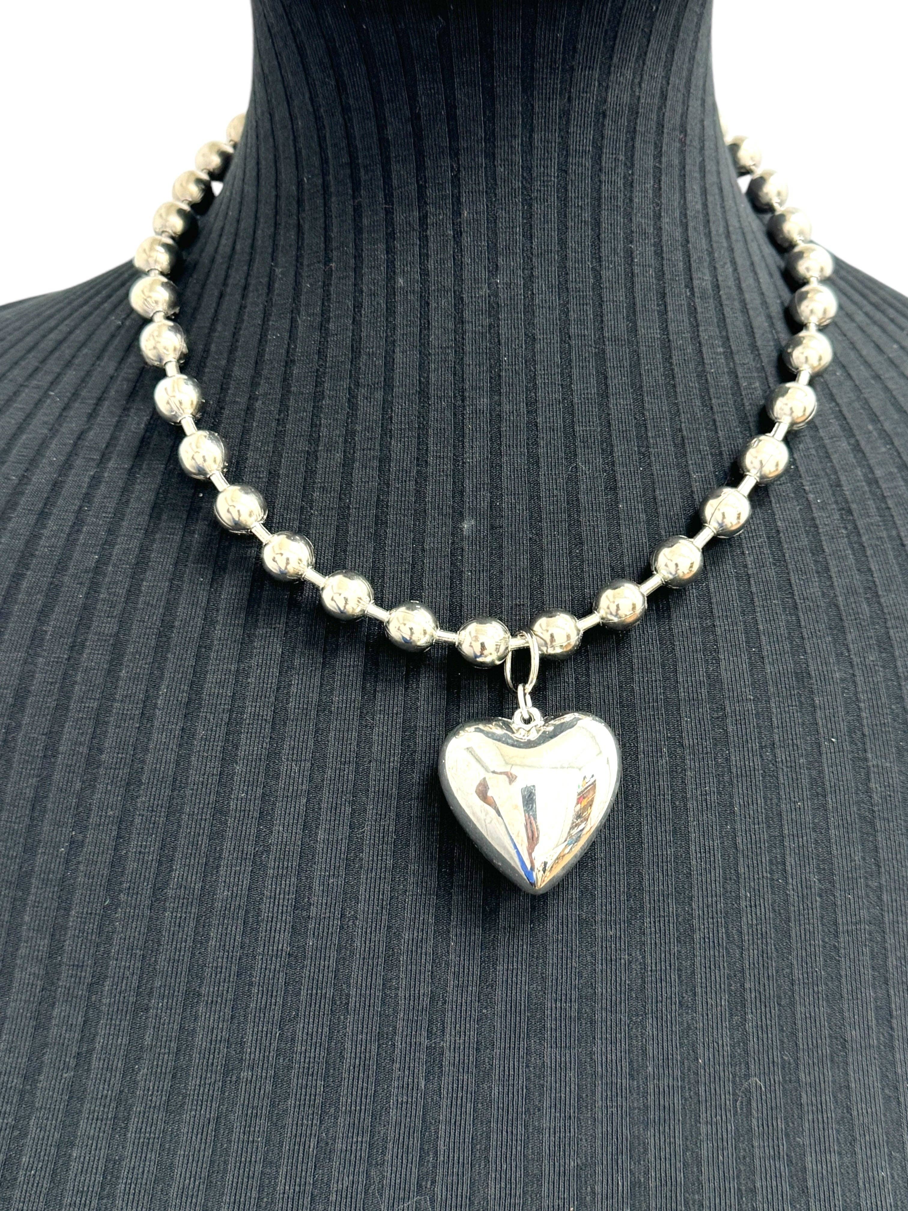 Funk Plus – Engroshandel Halskæde med vedhæng – FC956PUFFY HJERTEVEDHÆNGT KUGLEKÆDE HALSKÆDE0