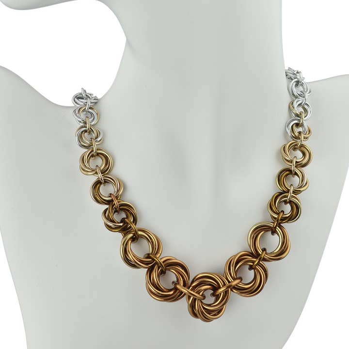 Collier Gradué Métal Noué - Granit pour la vente par Rebeca Mojica Jewelry