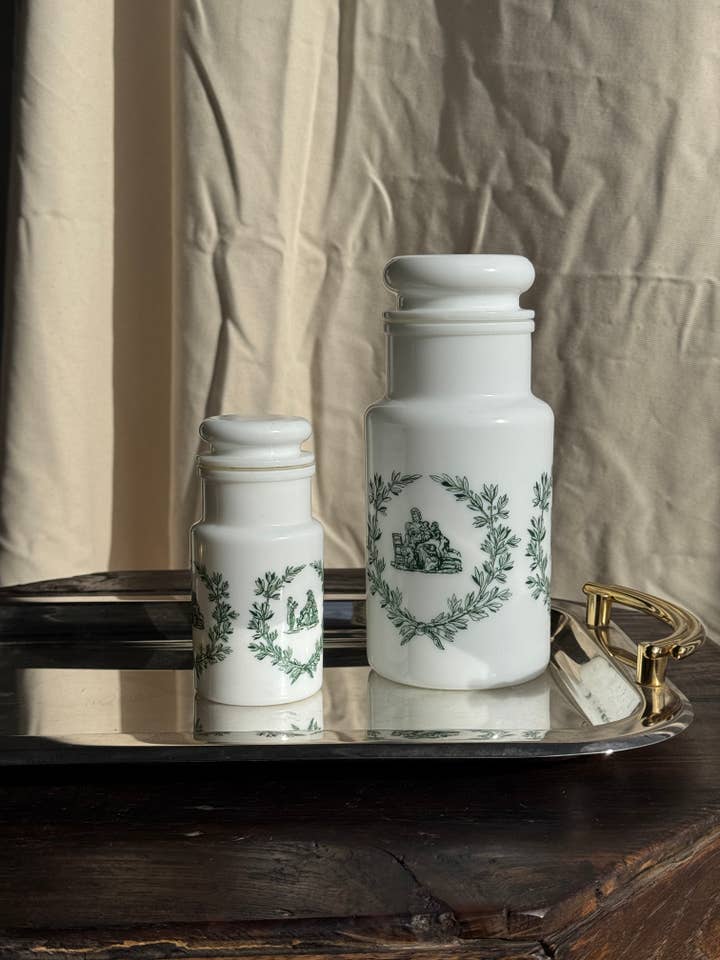 Duo di flaconi in vetro bianco con motivi verdi italiani per la vendita all'ingrosso da parte di Office Objets