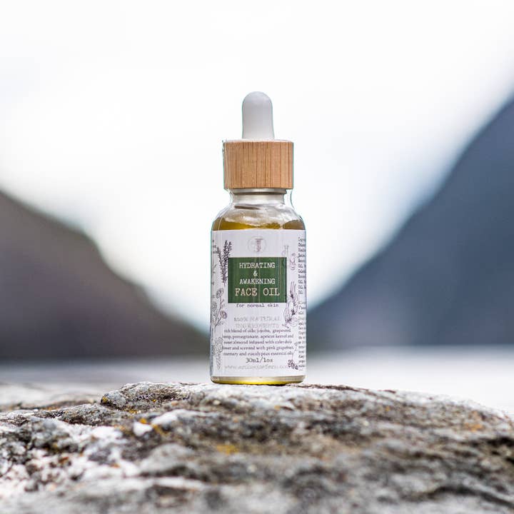 Fugtgivende og hudopvågnende ansigtsolie 100% Naturlig for engroshandel hos Arthousefern