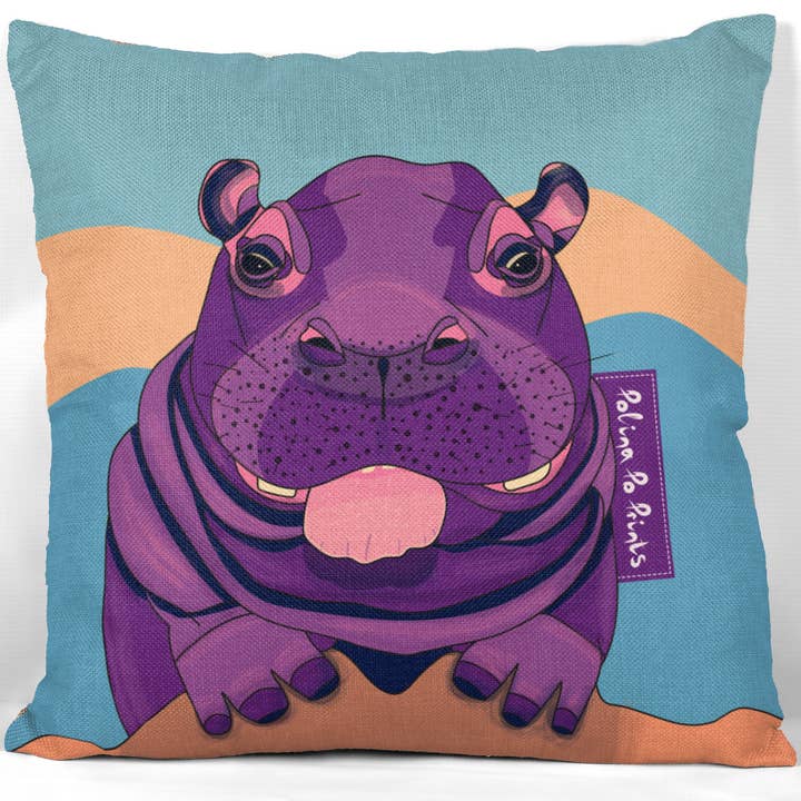 Lustiges und niedliches Nilpferd auf Kissenbezug mit Smiley-Gesicht. Geschenk zum neuen Job. für den Großhandel von Polina Po Prints