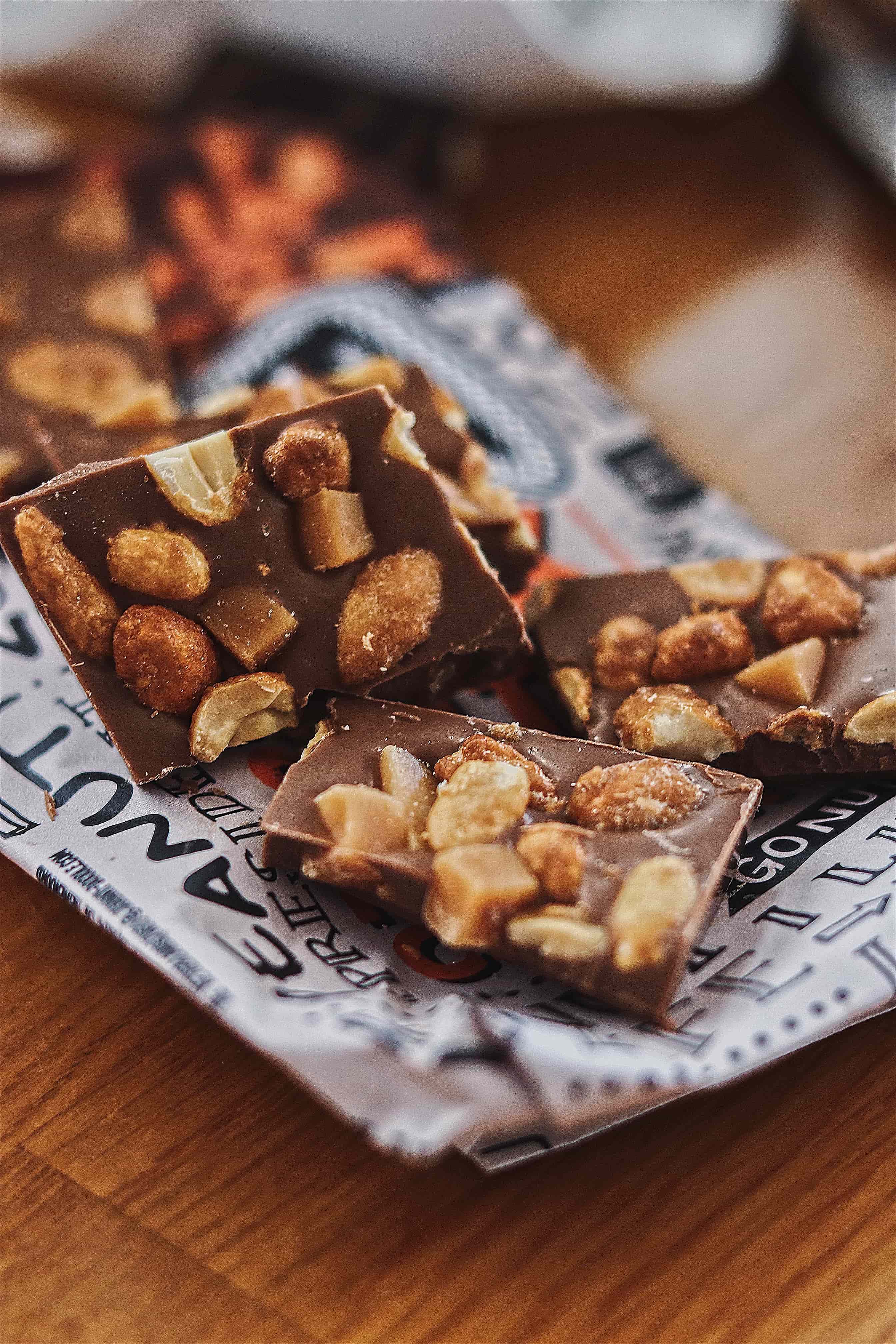 VS Food Online - Johnny Doodle – Engroshandel Chokoladebar – Johnny Doodle mælkechokolade med saltede peanuts og karamel 150 g Fairtrade1