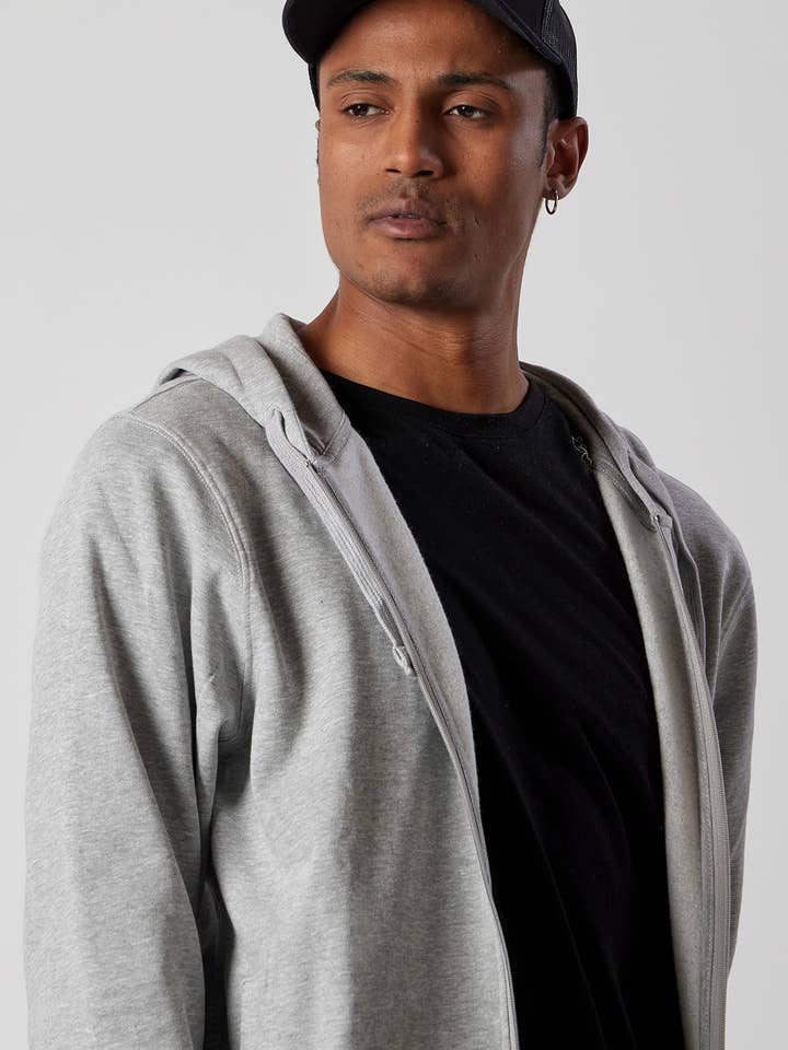 Sweat-shirt brossé à capuche et fermeture éclair en coton biologique pour la vente par OWN OFF WITH NATURE