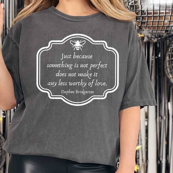 Solo porque algo no sea perfecto no significa que no sea digno de amor TRANSFERENCIA DE CALOR DTF BLANCA para venta al por mayor de Trendy Transfers