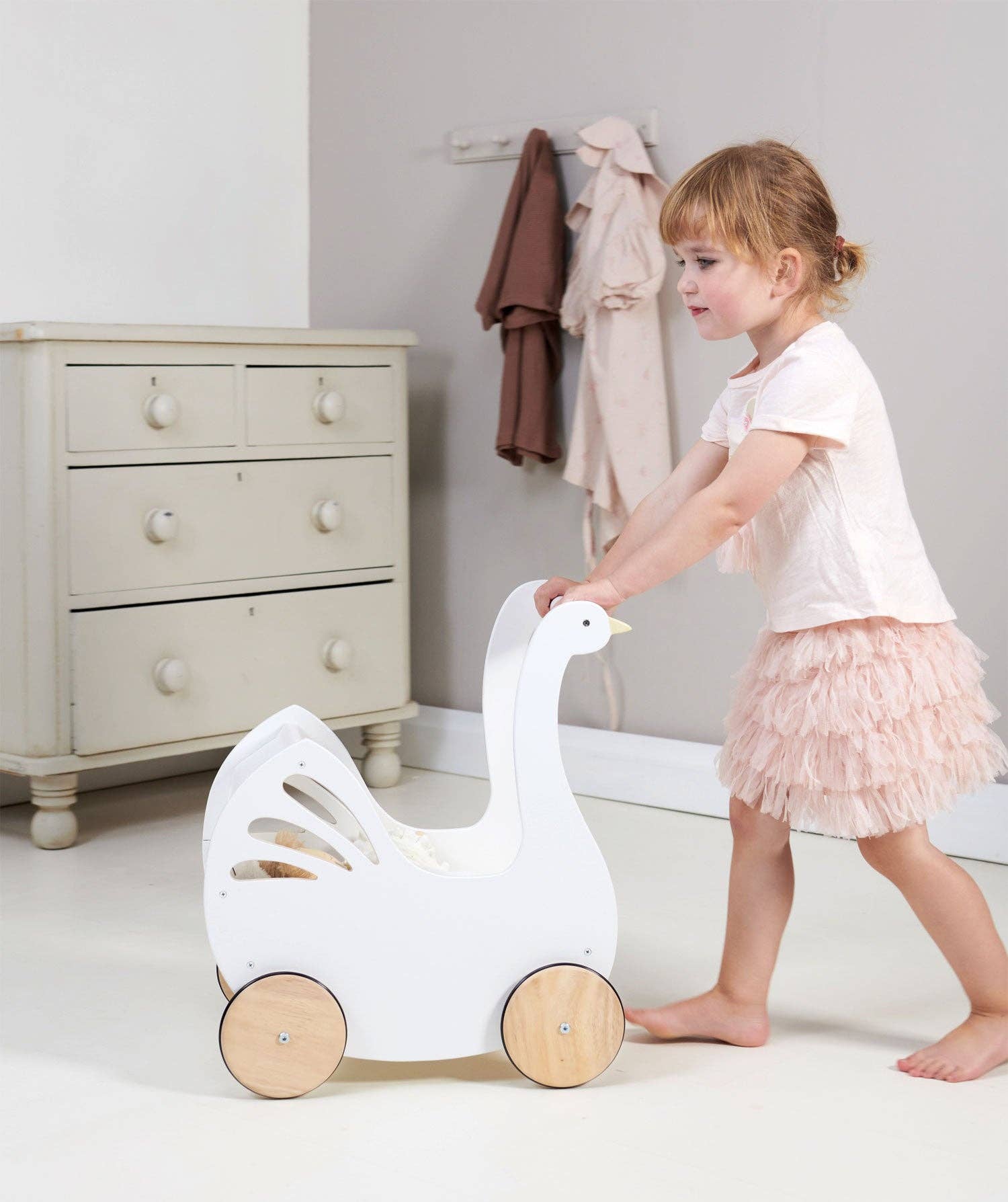 ThreadBear Design UK/EU – wholesale Doll pram – Kids – Sweet Swan Pram3