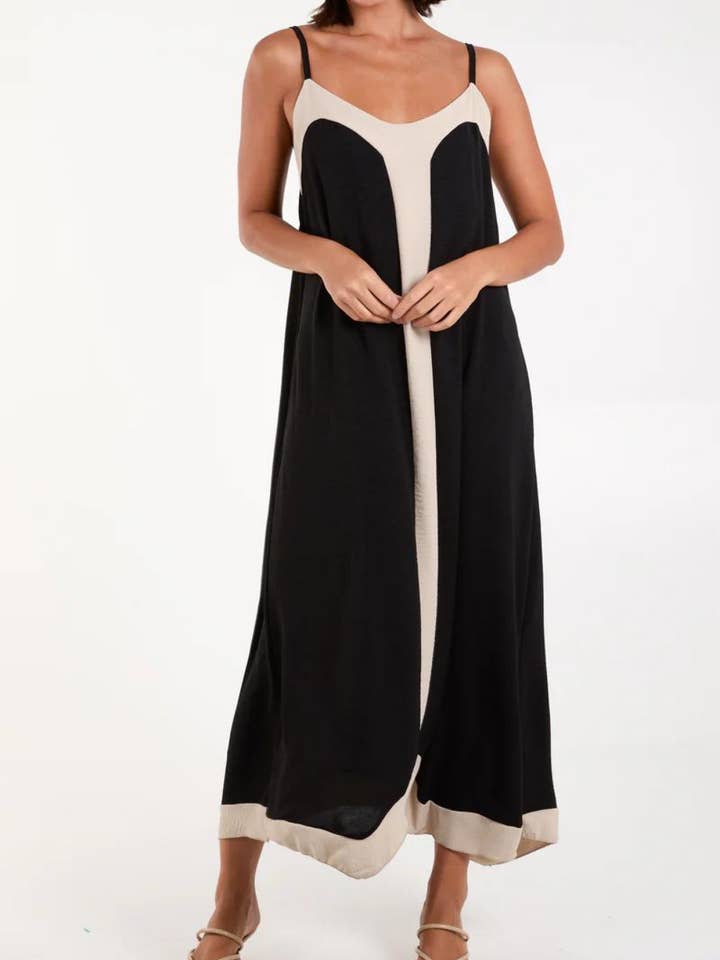 Locker sitzendes Cami-Midikleid in Beige und Schwarz für den Großhandel von Hoxton Gal