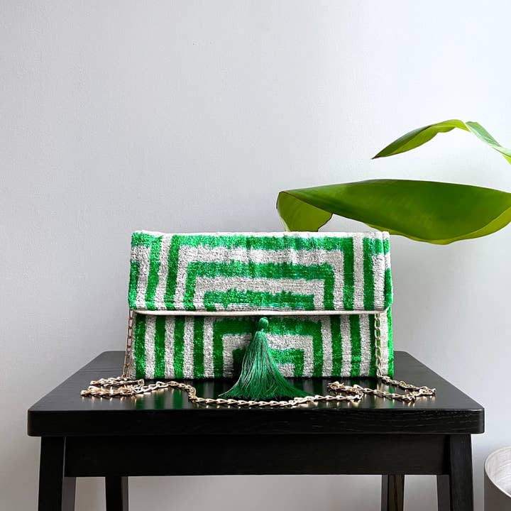 Pochette Ikat en velours de soie Toscane pour la vente par Mila∞Miro by Emelie