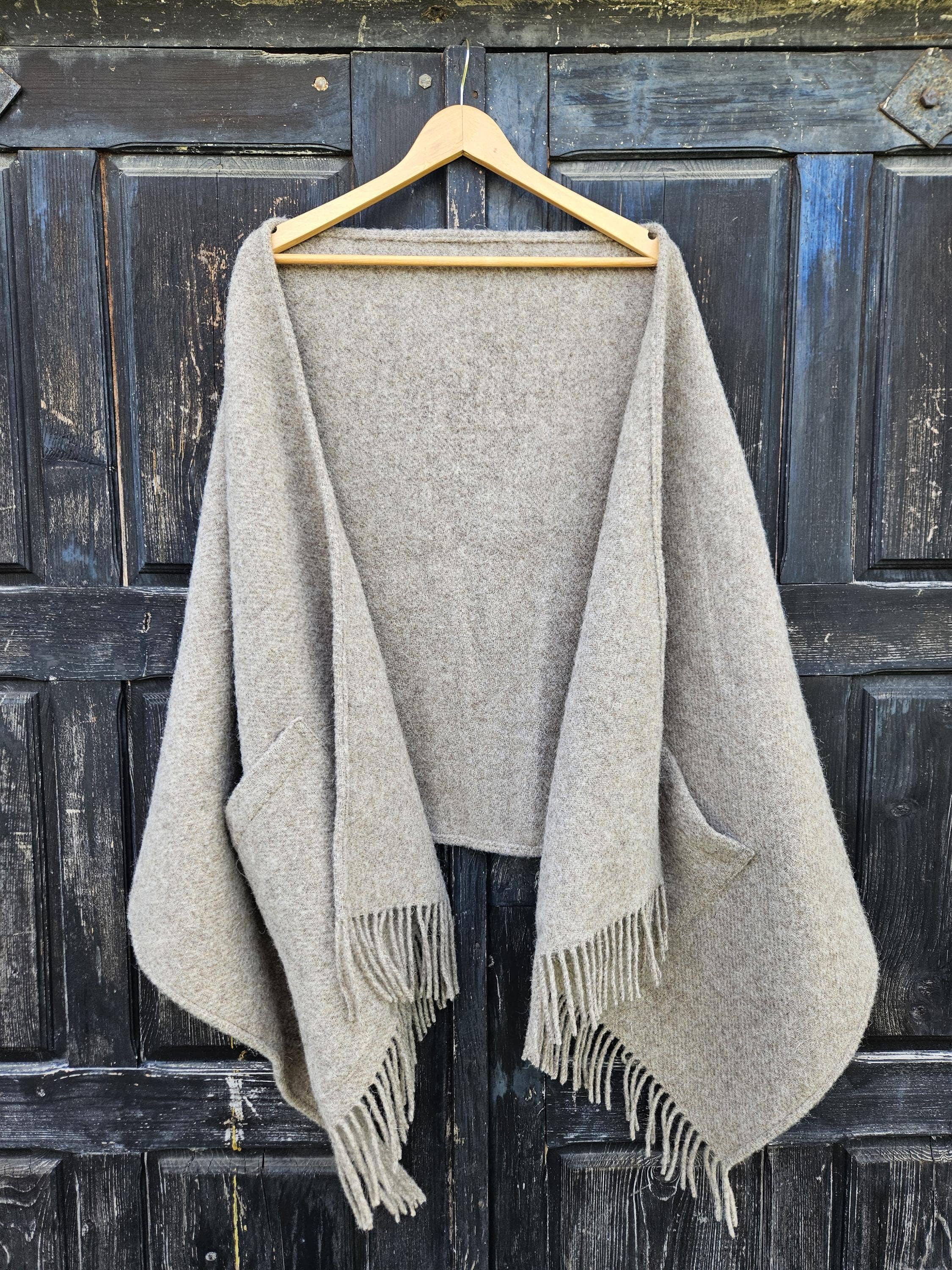 IN2NORD - Wholesale Wrap - Women's - Classic wool pocket shawl  - KALMAR8