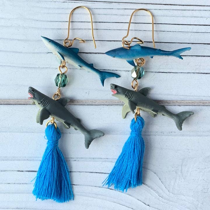 Brincos Mini Tubarão por atacado de Lenora Dame