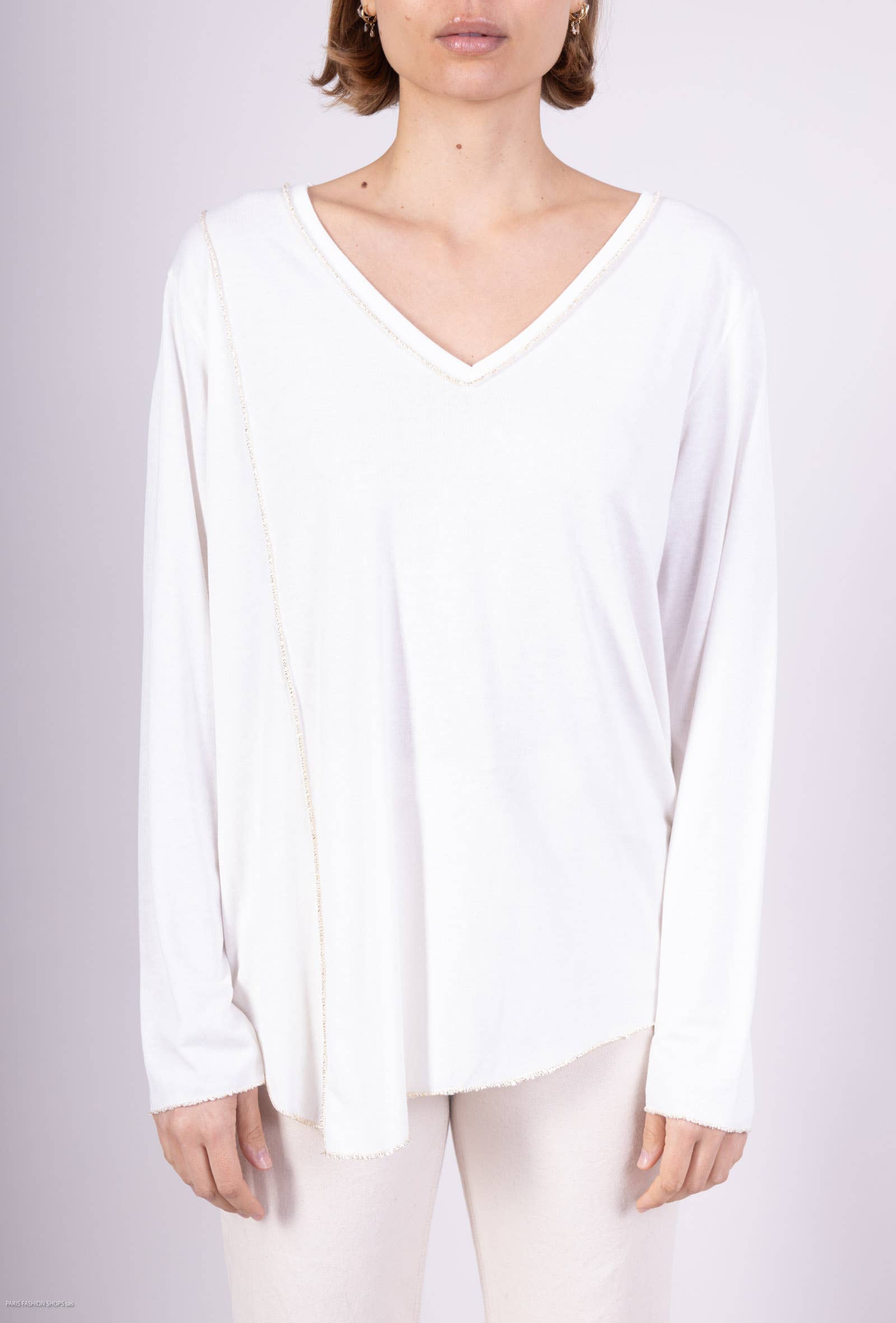 L'Emotion - Wholesale T-Shirt - Women's - Asymmetric Gold Thread Long Sleeve V-Neck T-Shirt 1