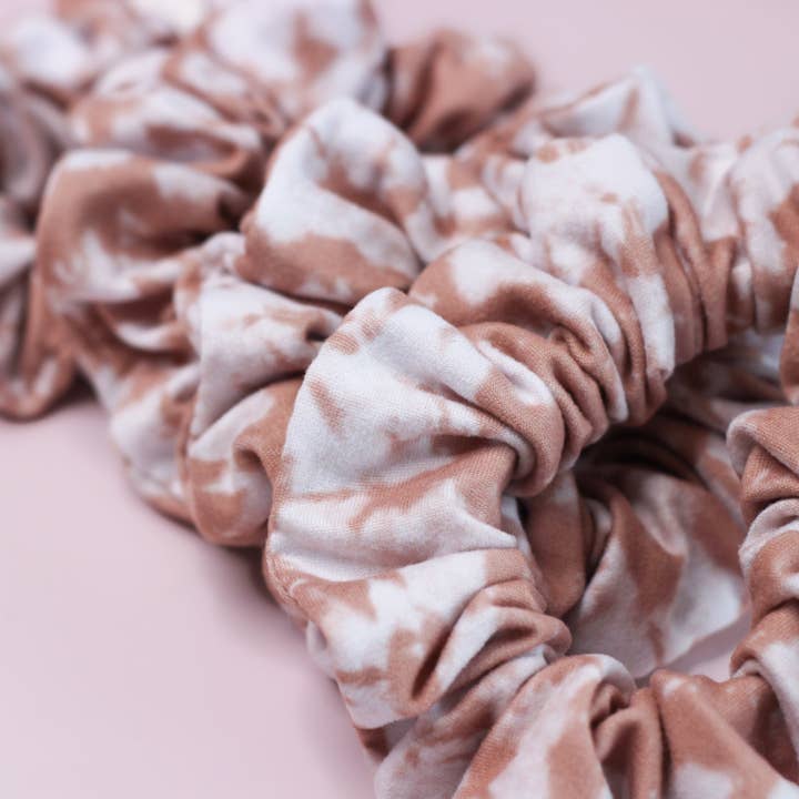 Scrunchie - Camel Tie Dye per la vendita all'ingrosso da parte di Luna + Liyah