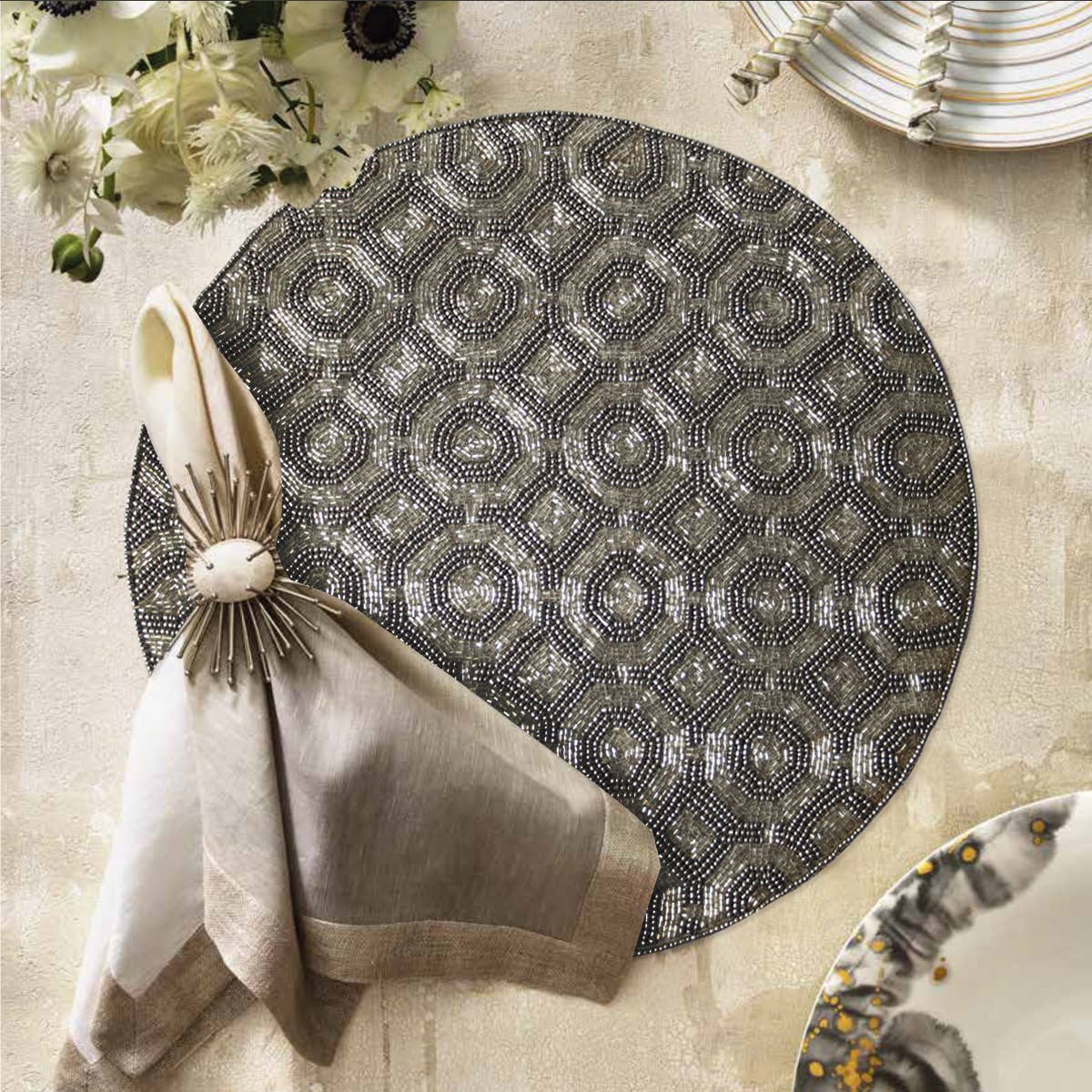 Gris Argent Lot de 2 sets de table en perles gris argenté pour table de salle à manger en vente sur Faire0