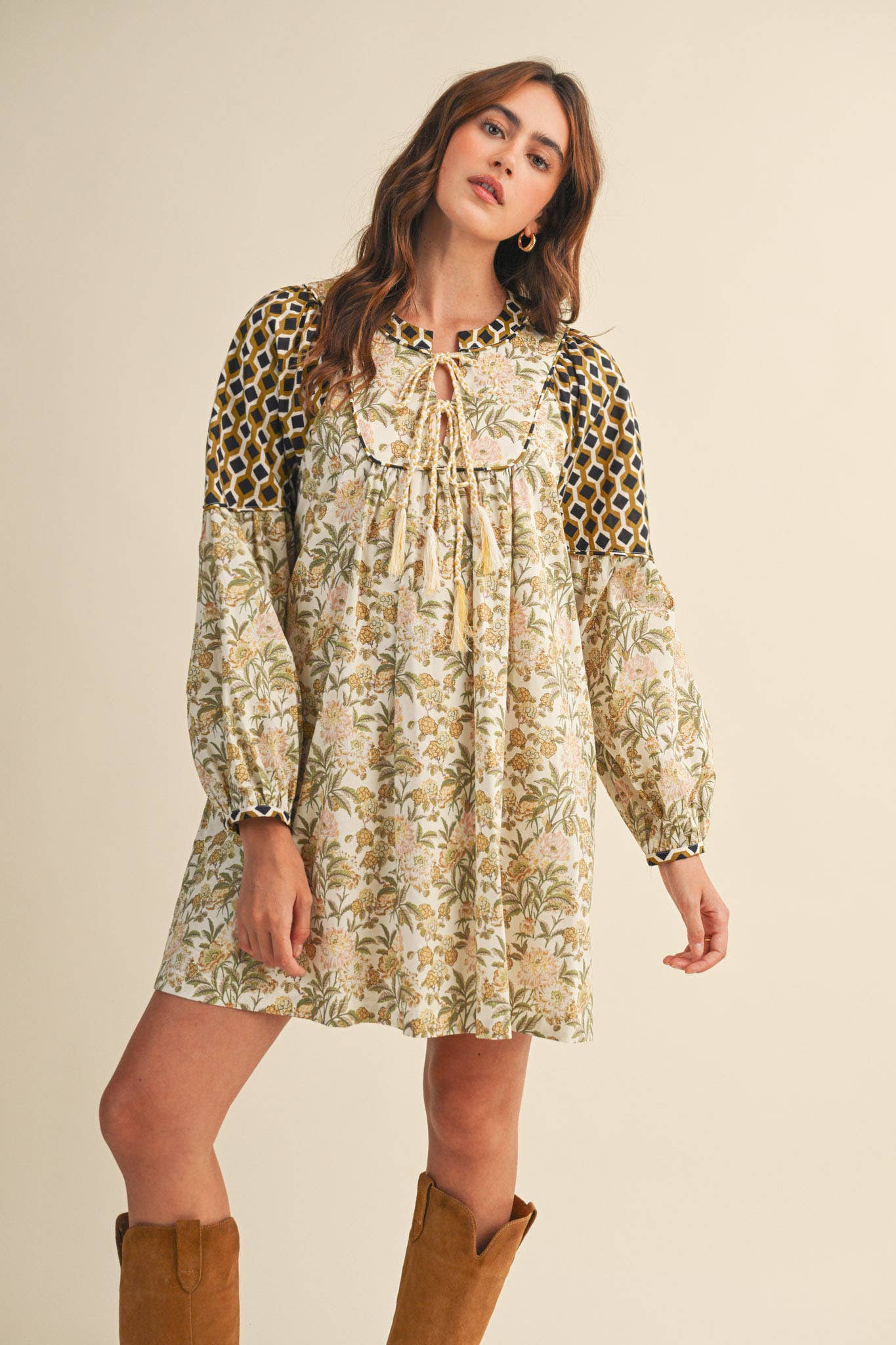 &MERCI - Wholesale Dress - Women's - FLORAL CONTRAST SLEEVE MINI DRESS MDR416914