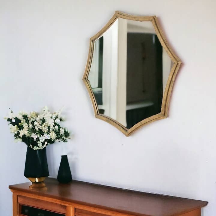 Espejo Decorativo de Pared con Marco Metálico Octagonal Dorado de 33" para venta al por mayor de HomeRoots