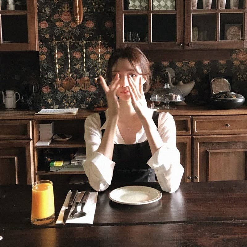 FurDecoration - Vente Robe – femme - Robe cintrée chic à col en V et taille plissée de couleur unie6