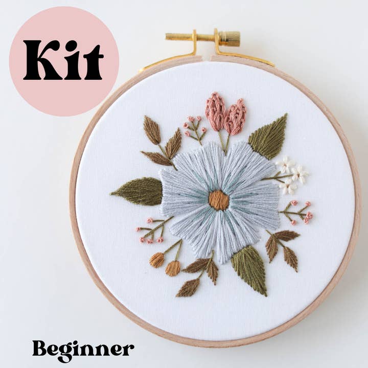 Kit de broderie florale pour débutants, 5 po - Periwinkle Blooms pour la vente par Little Stitchy Bee Embroidery