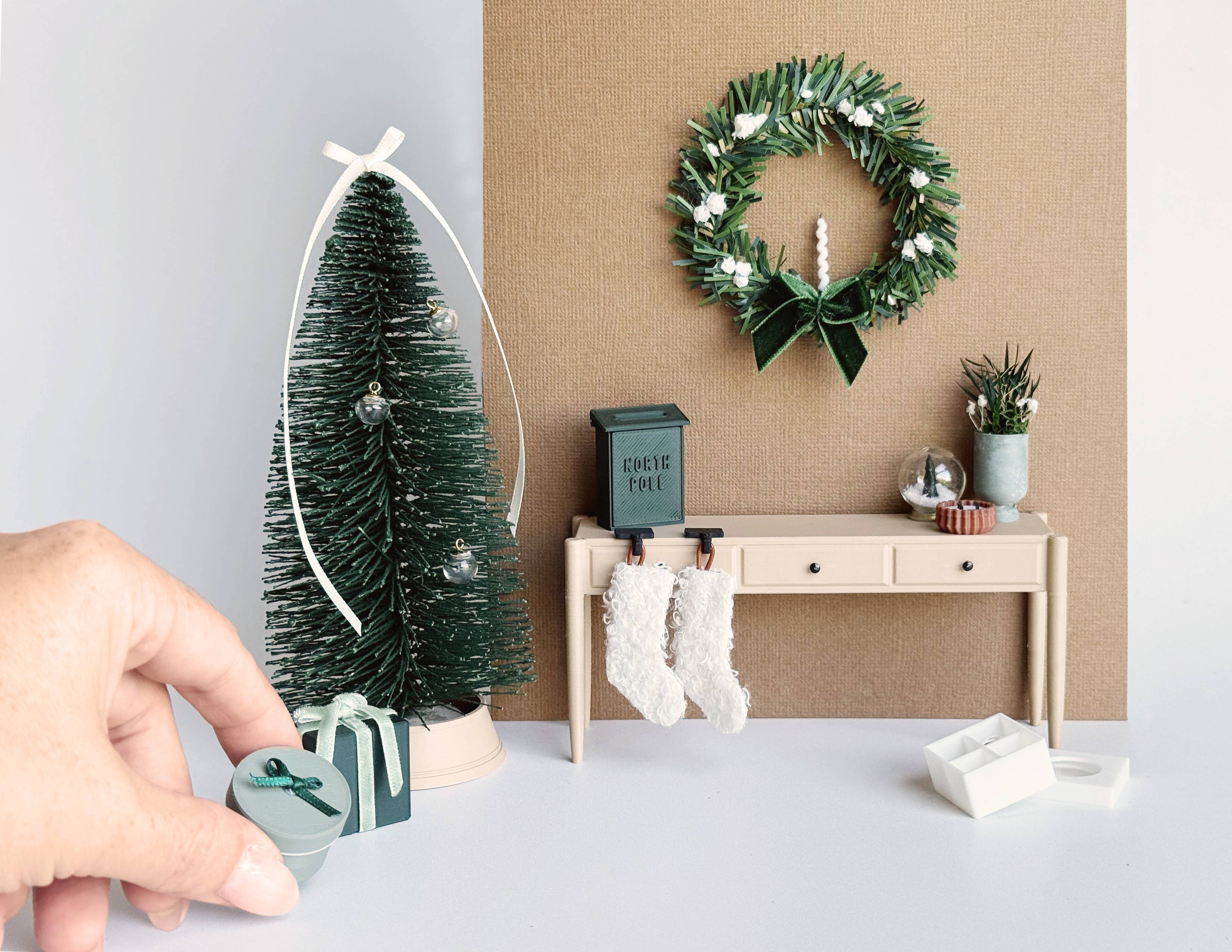 Miniette - Wholesale Christmas decoration - Miniature Holiday Decor Set – 20 Pieces1