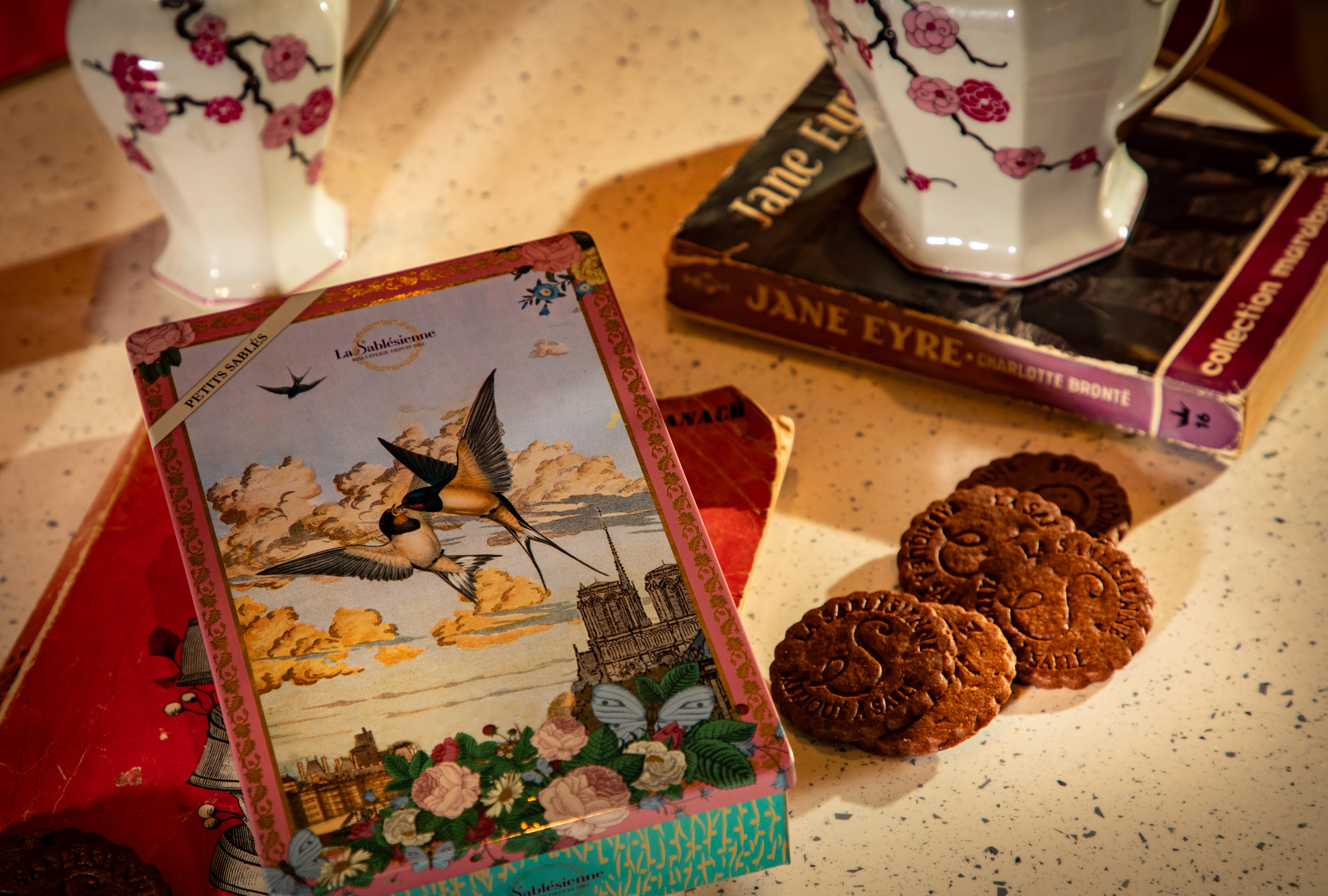 LA SABLESIENNE - Wholesale Cookie - All chocolate shortbread cookies - “Ciel de Paris” metal box1
