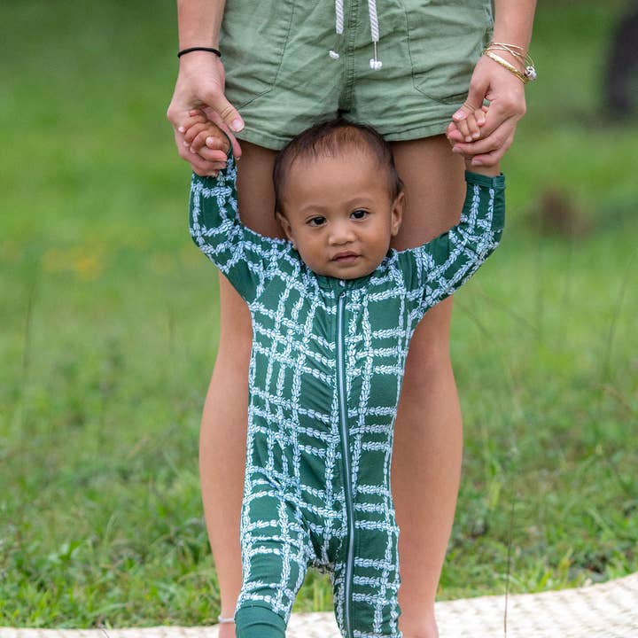 Pagliaccetto a maniche lunghe Keiki in Palaka per la vendita all'ingrosso da parte di Paradise Now Hawaiʻi