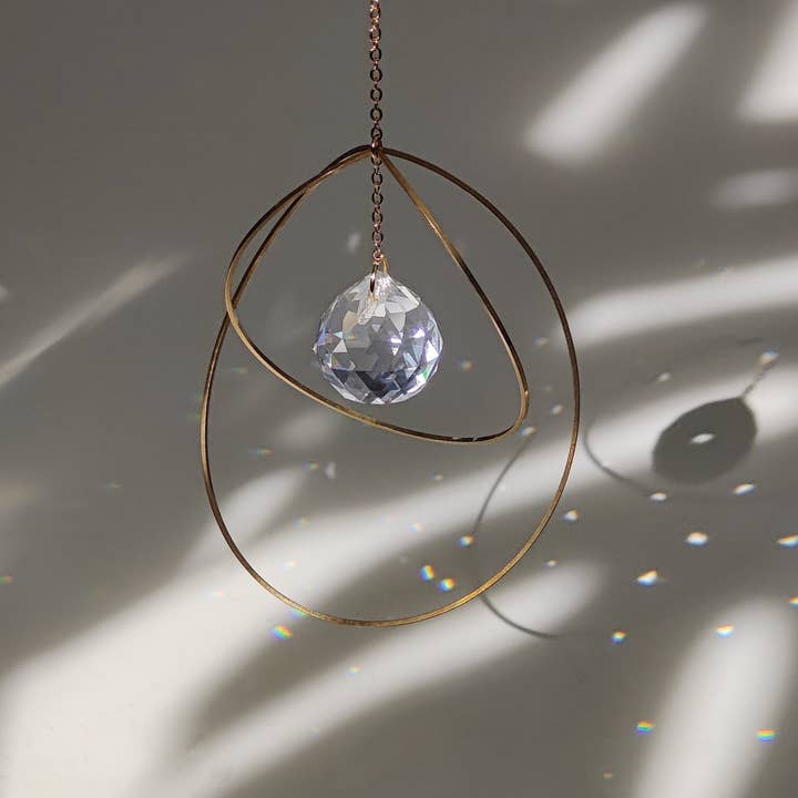 Atelier Intuitive - Vendita all'ingrosso Acchiappasole - ETHER • Meditativo acchiappaluce in ottone e cristallo4