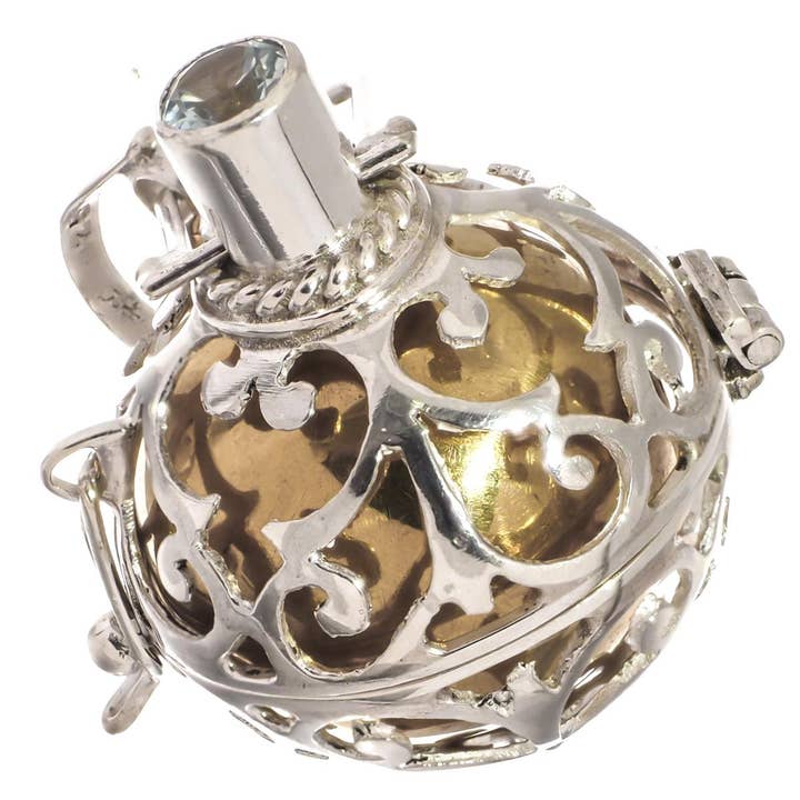 925 sterlingsilver Bali-klangkula harmoni blå topas medaljongberlock, 1 3/4" för wholesale av FifiRose